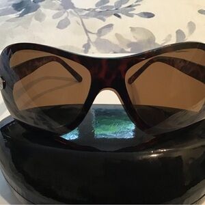 Trendy Tortoiseshell Sunglasses. Polycarbonate lenses. 100% UV block. Im…